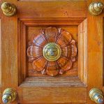 temple-door-in-singapore