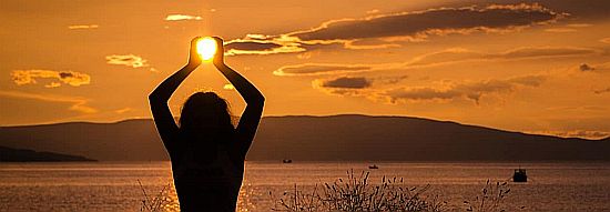 vyasa with raised hands