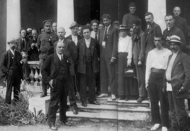 1280px-SegundoCongresoDelCominternLeninKárajanBujarinZinoviev19200719 (1)